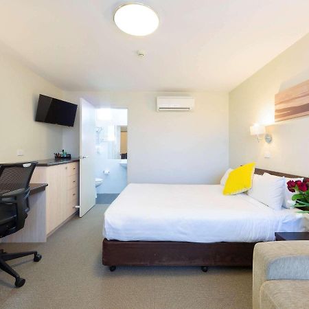 Ibis Styles Canberra Tall Trees Exterior photo