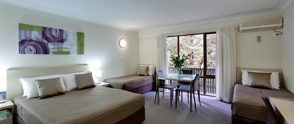 Ibis Styles Canberra Tall Trees Exterior photo