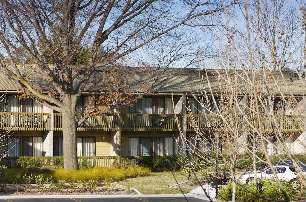 Ibis Styles Canberra Tall Trees Exterior photo
