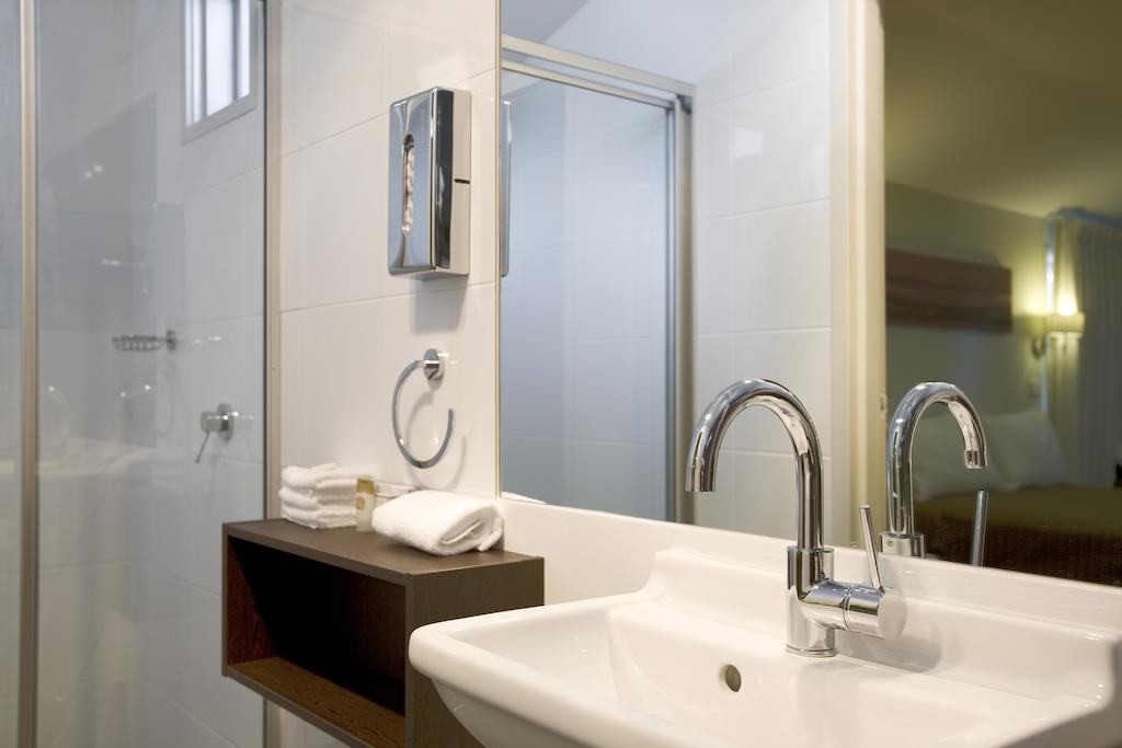 Ibis Styles Canberra Tall Trees Exterior photo