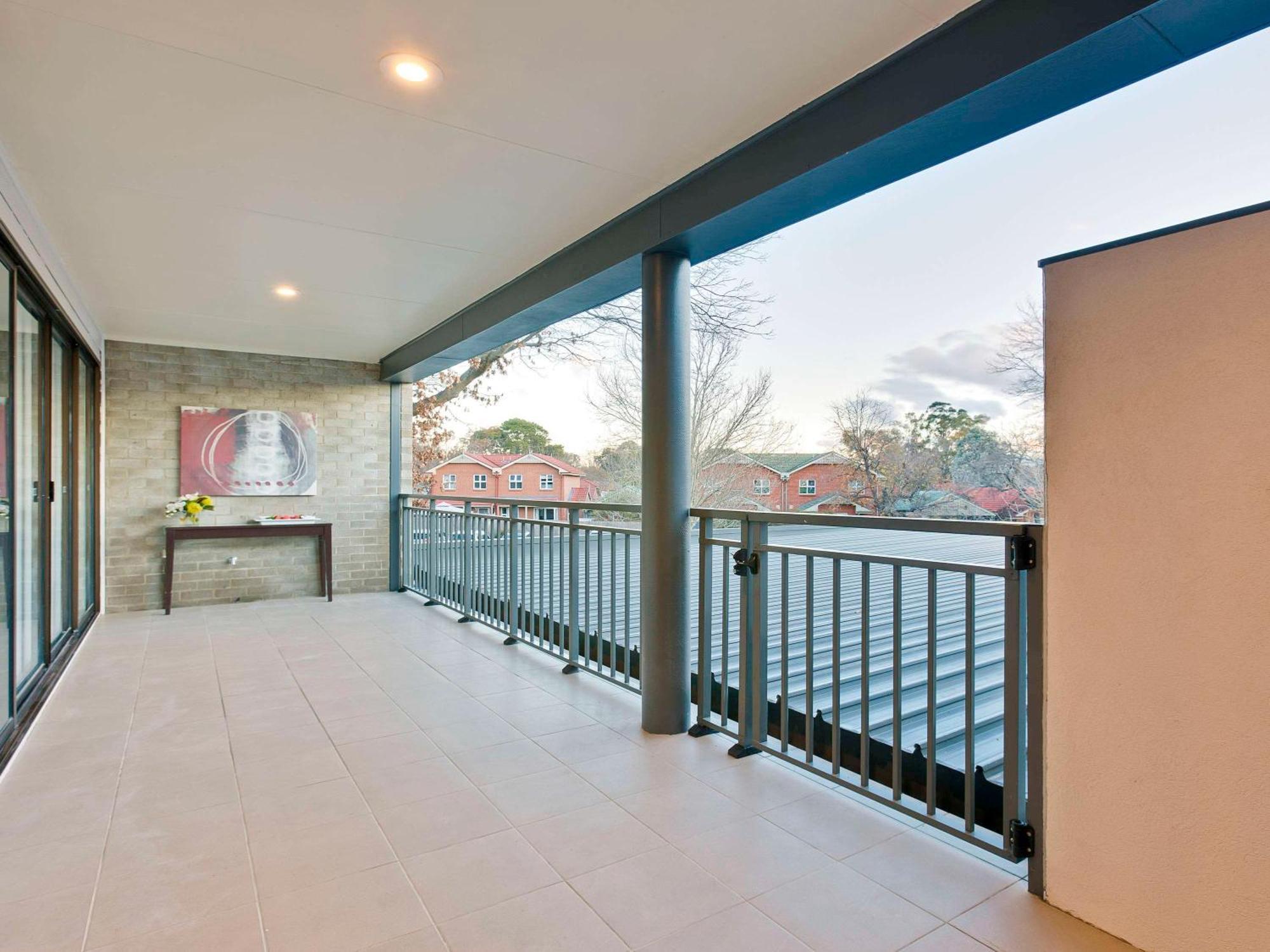 Ibis Styles Canberra Tall Trees Exterior photo