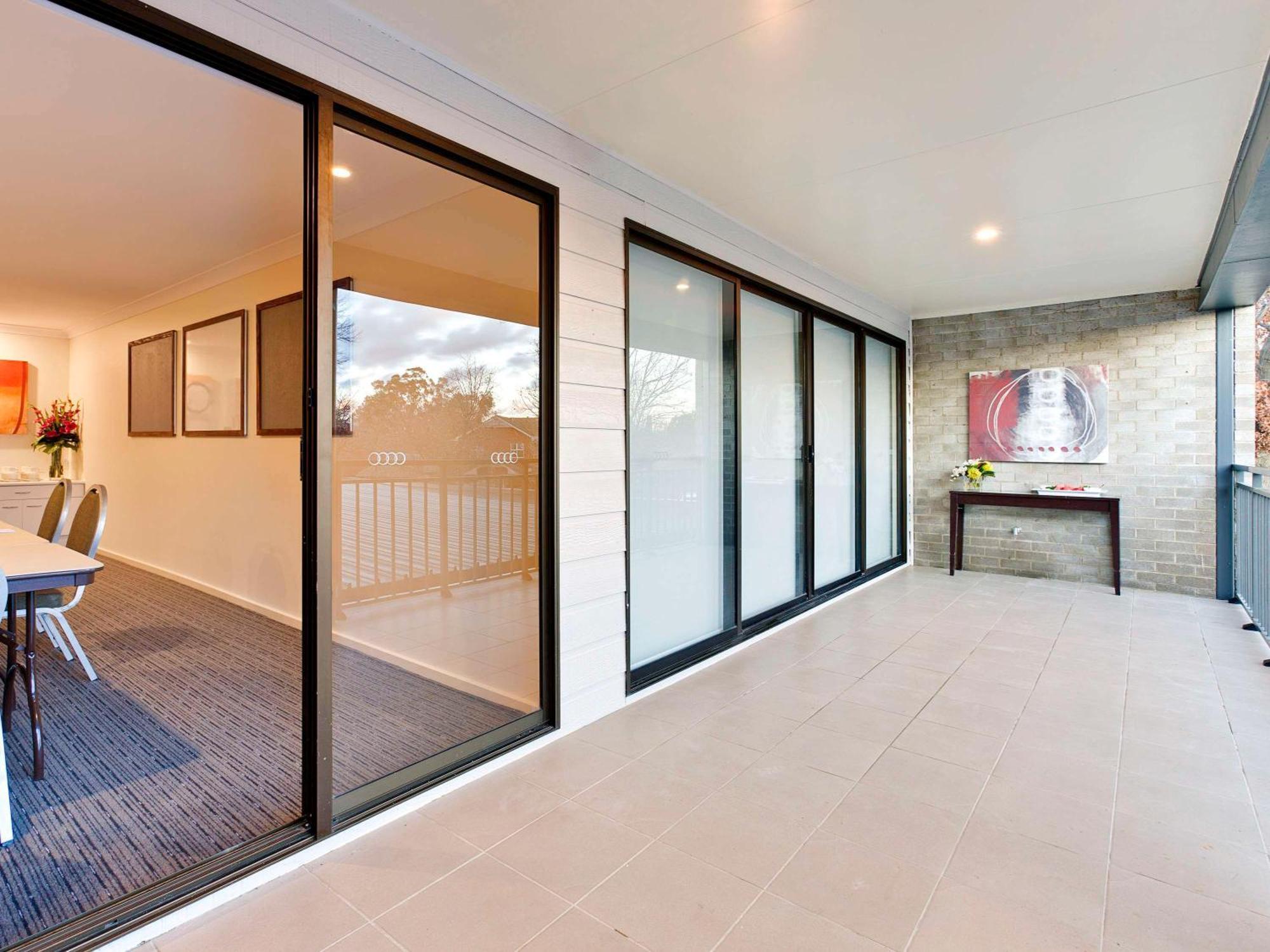 Ibis Styles Canberra Tall Trees Exterior photo