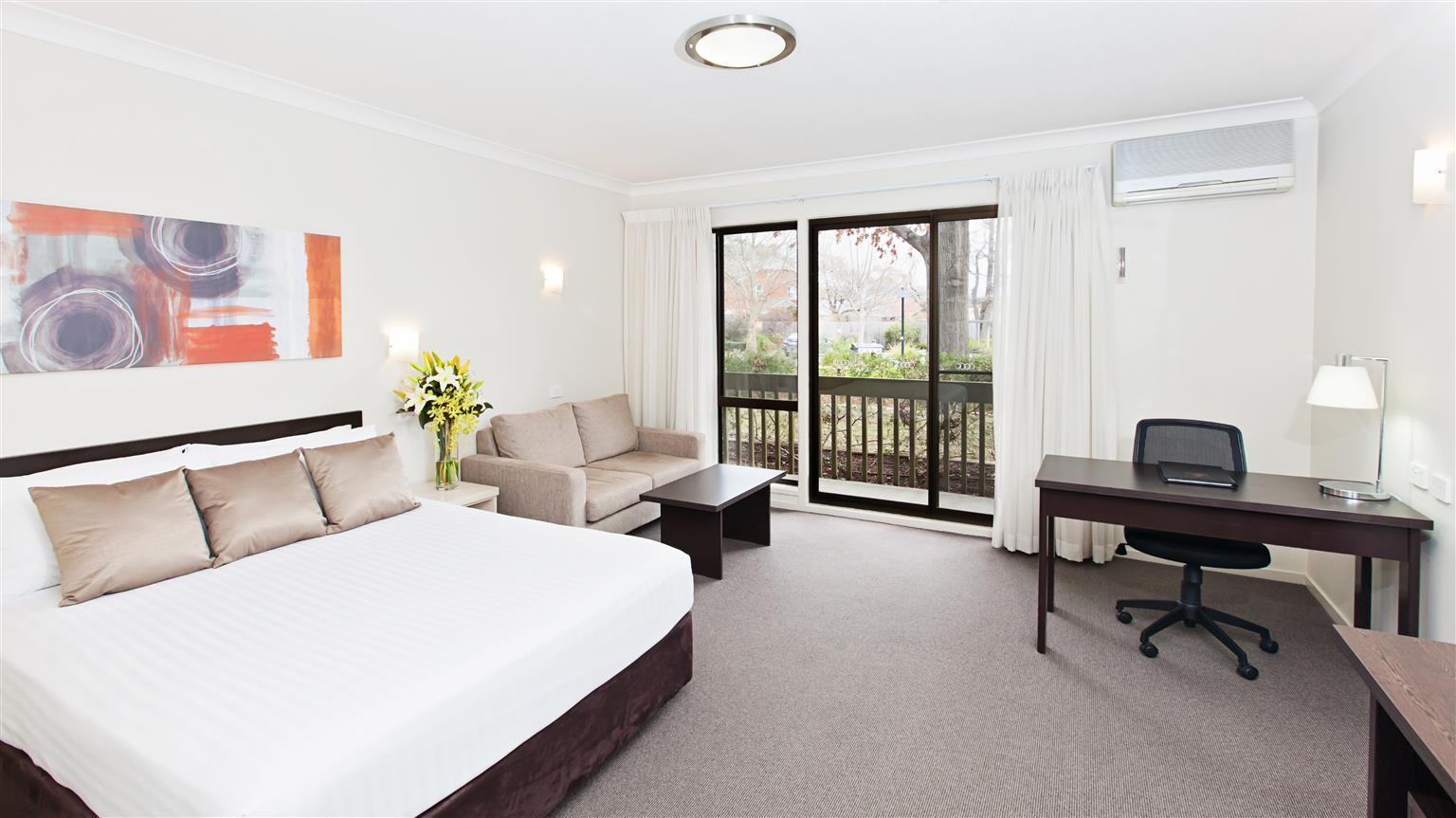 Ibis Styles Canberra Tall Trees Exterior photo