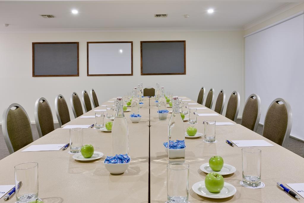 Ibis Styles Canberra Tall Trees Exterior photo
