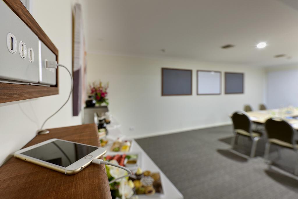 Ibis Styles Canberra Tall Trees Exterior photo