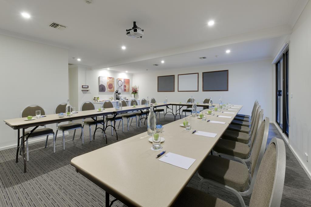 Ibis Styles Canberra Tall Trees Exterior photo