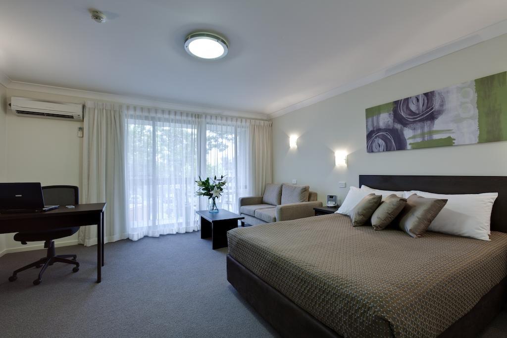 Ibis Styles Canberra Tall Trees Exterior photo