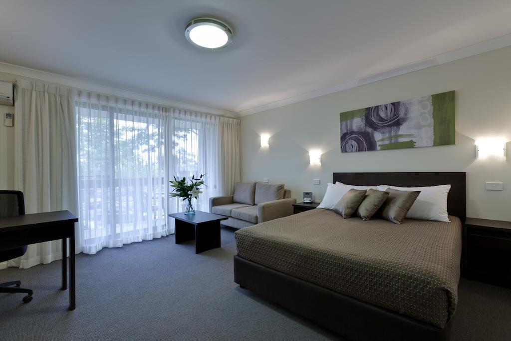 Ibis Styles Canberra Tall Trees Exterior photo