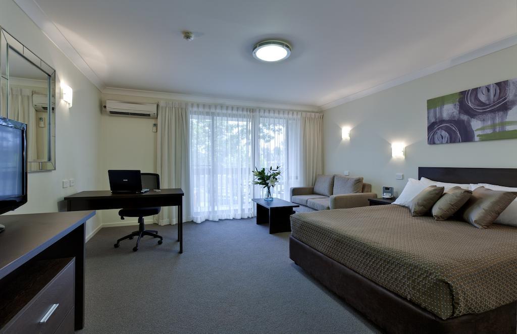 Ibis Styles Canberra Tall Trees Exterior photo