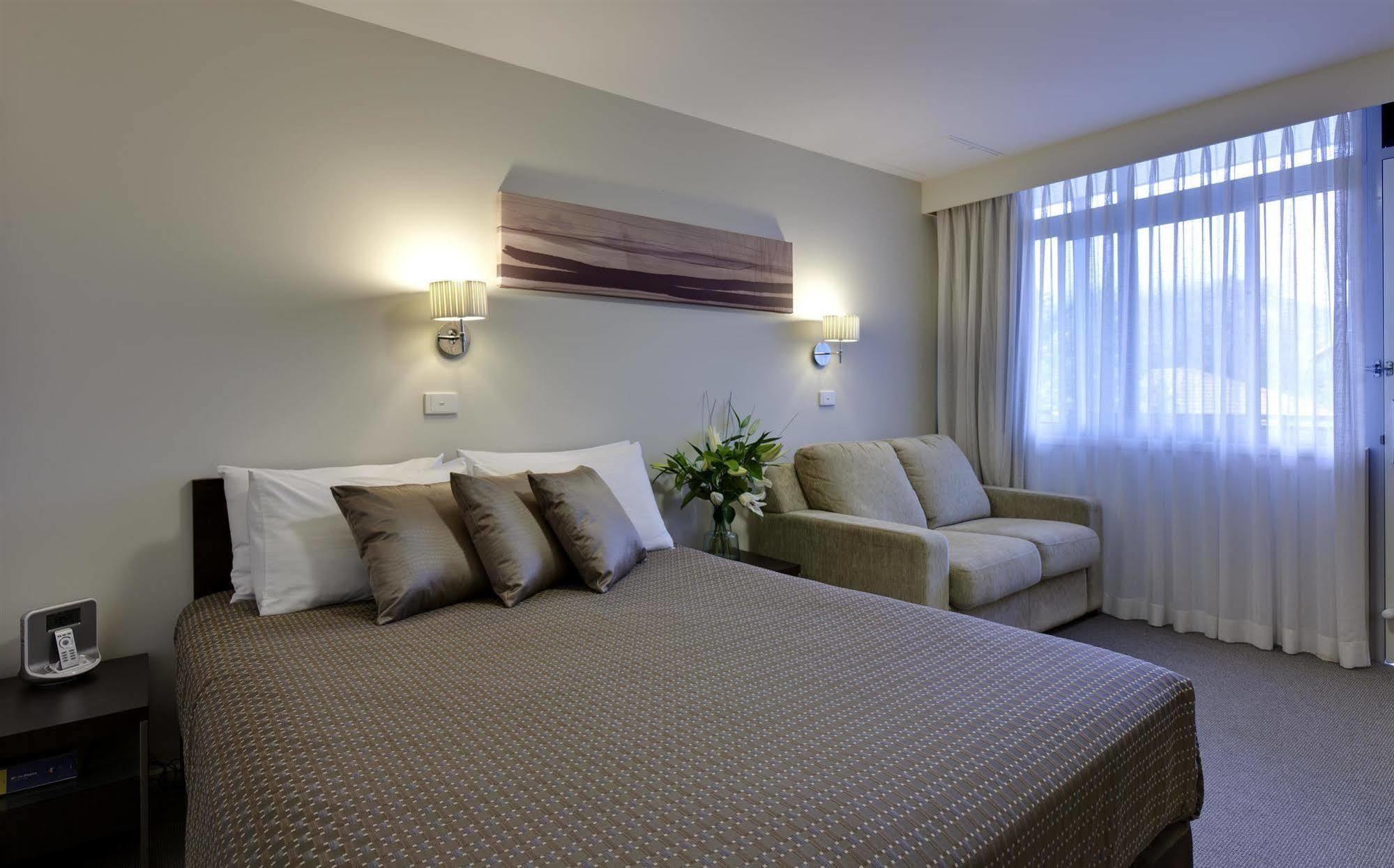 Ibis Styles Canberra Tall Trees Exterior photo
