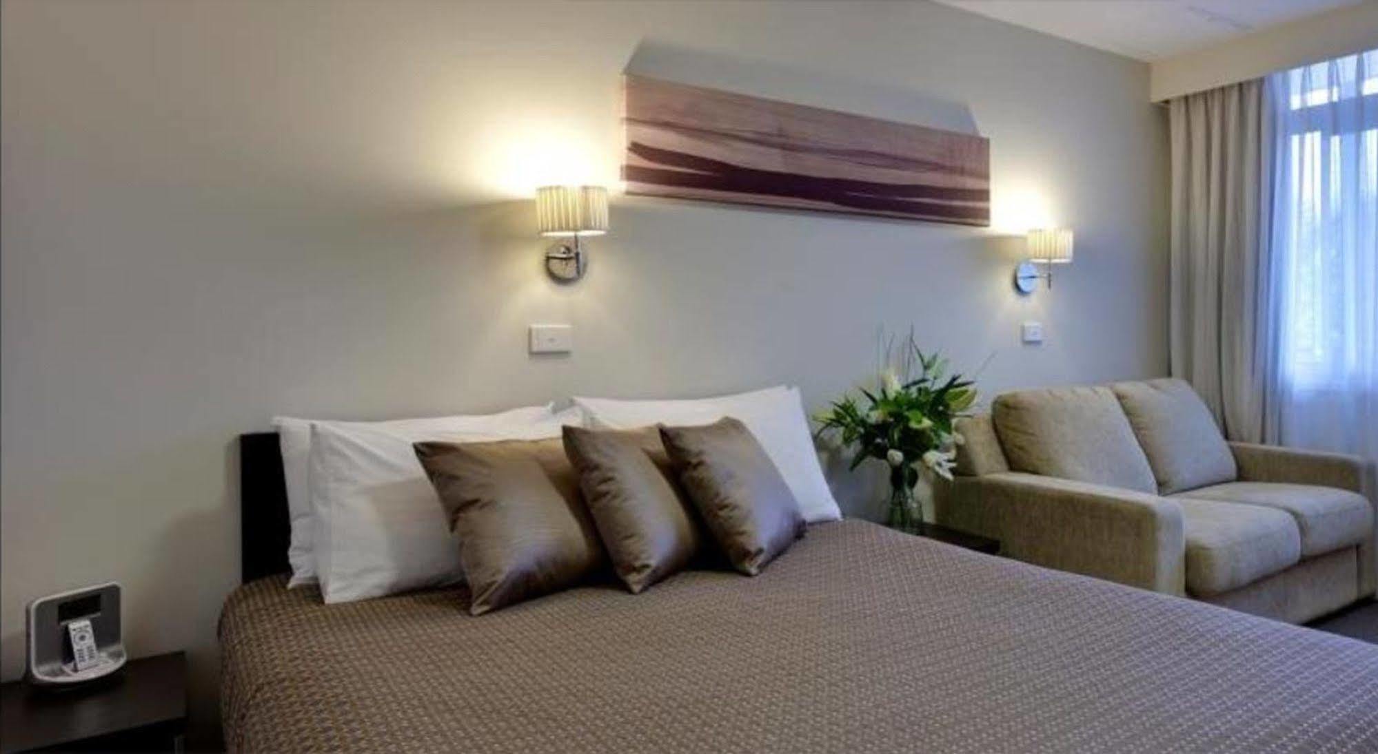 Ibis Styles Canberra Tall Trees Exterior photo