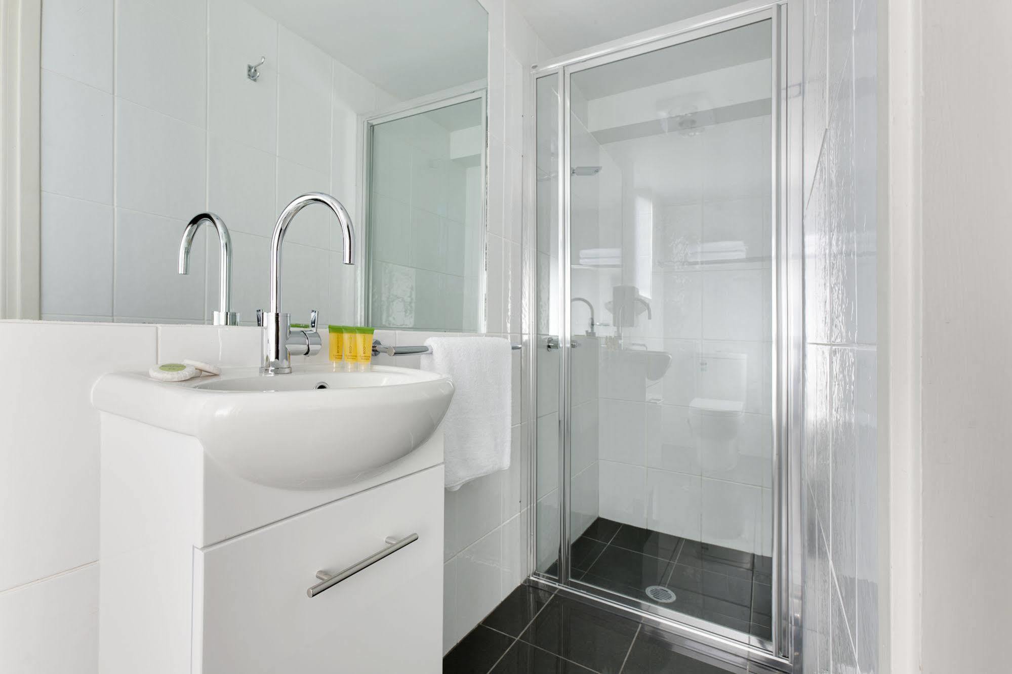 Ibis Styles Canberra Tall Trees Exterior photo