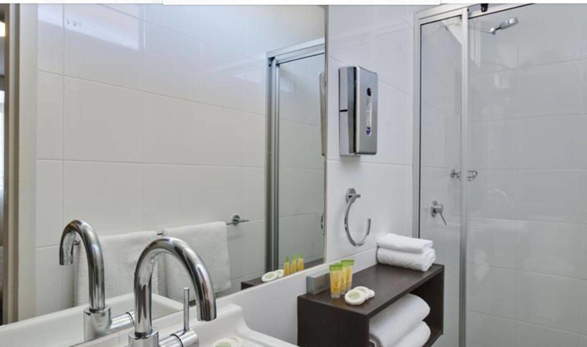 Ibis Styles Canberra Tall Trees Exterior photo