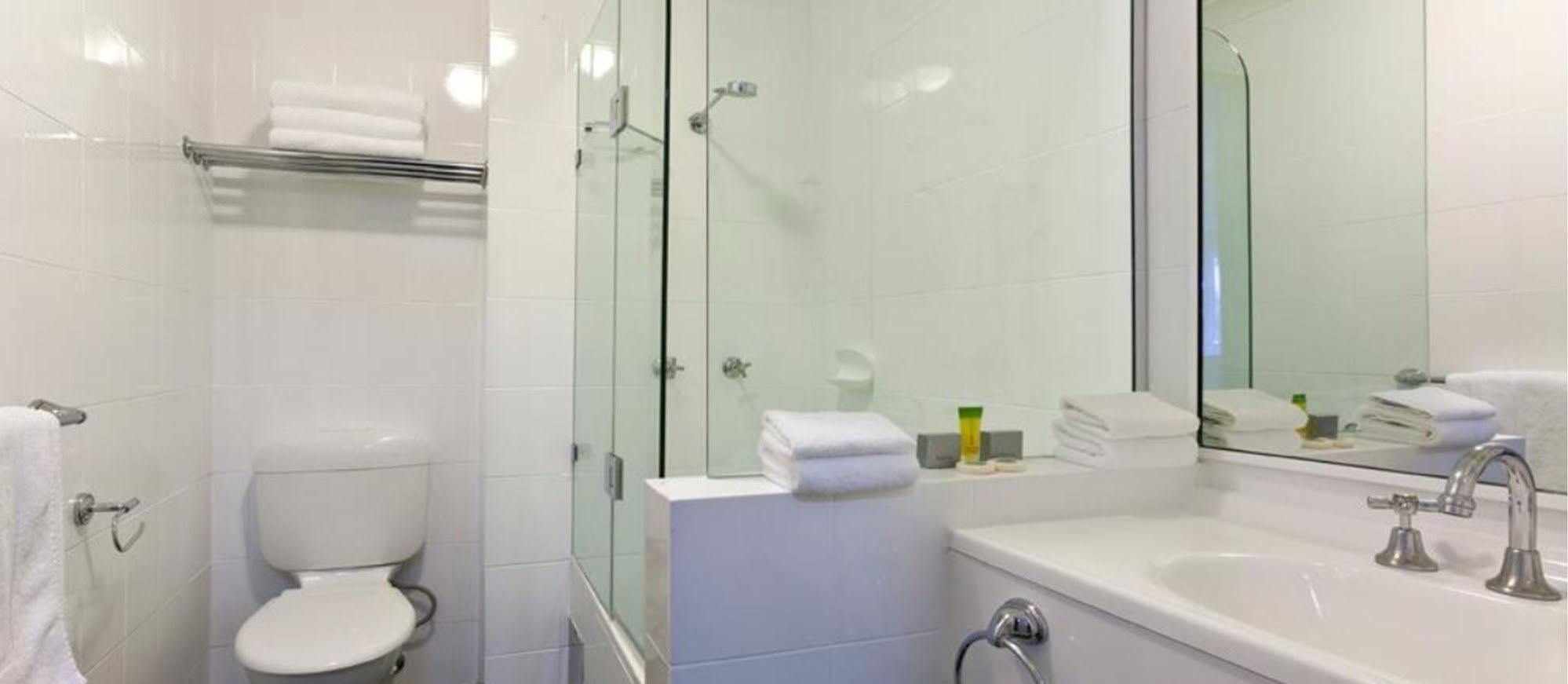 Ibis Styles Canberra Tall Trees Exterior photo