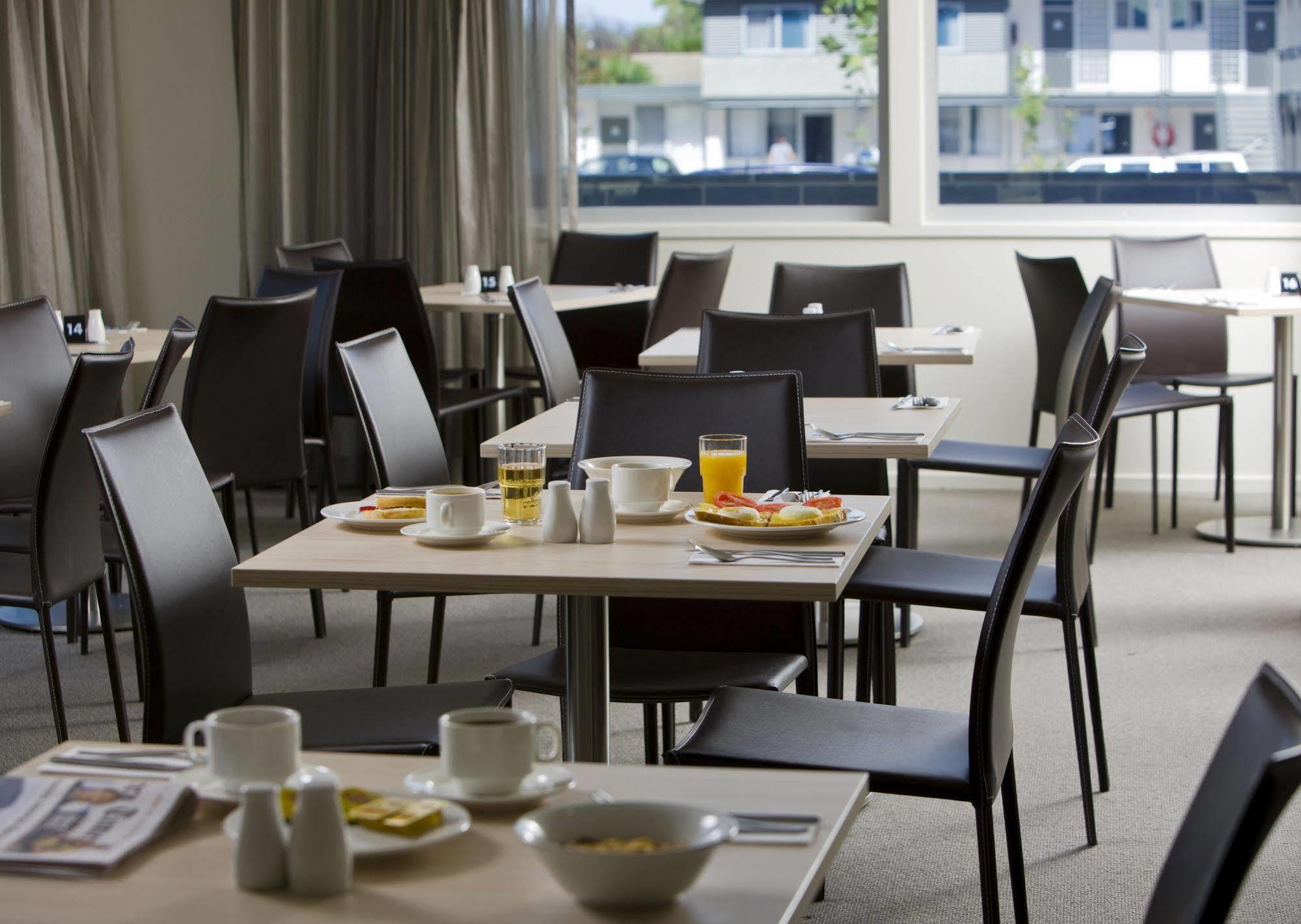 Ibis Styles Canberra Tall Trees Exterior photo