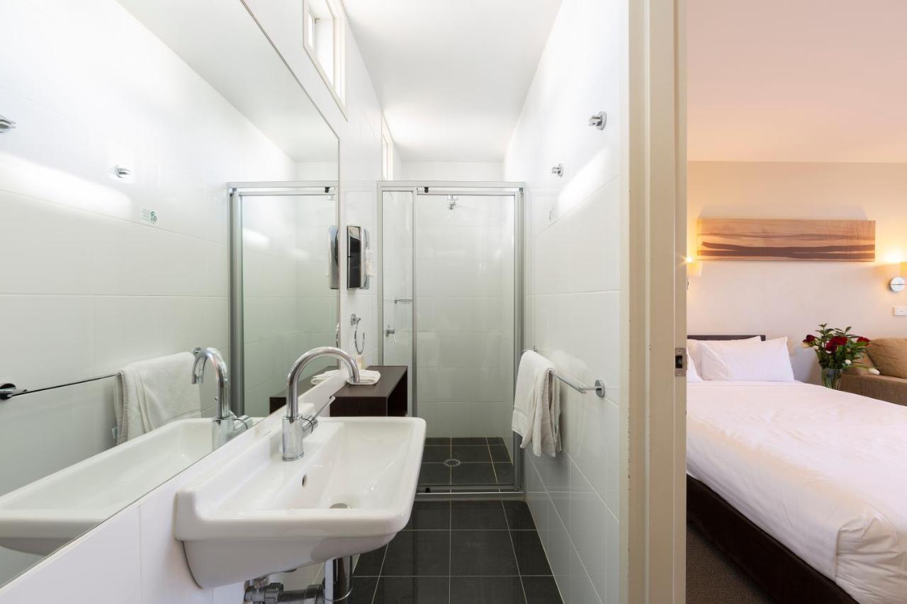 Ibis Styles Canberra Tall Trees Exterior photo