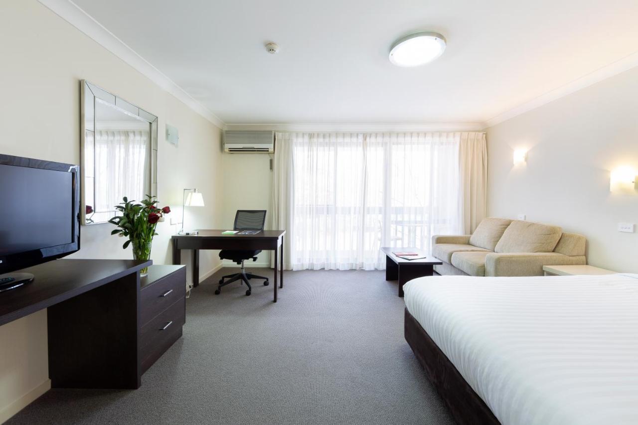 Ibis Styles Canberra Tall Trees Exterior photo