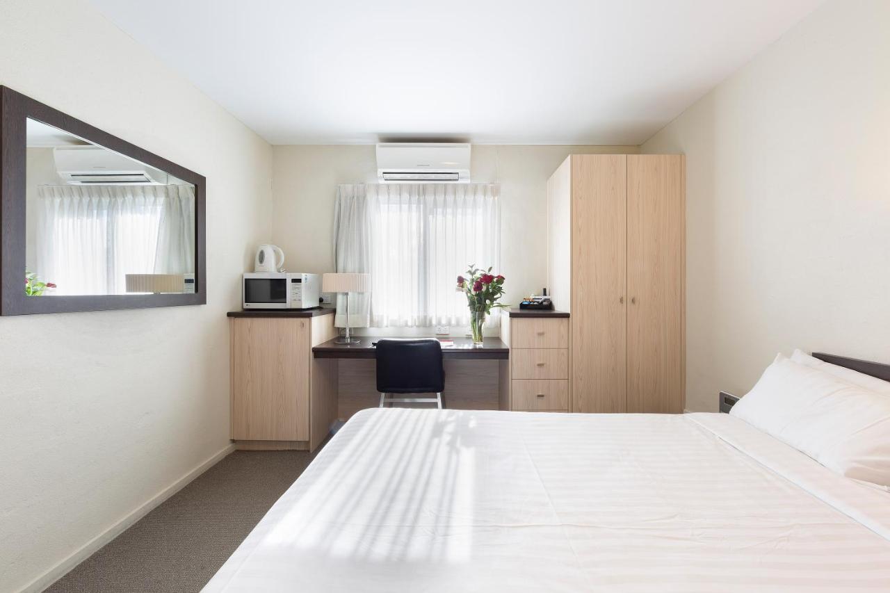 Ibis Styles Canberra Tall Trees Exterior photo