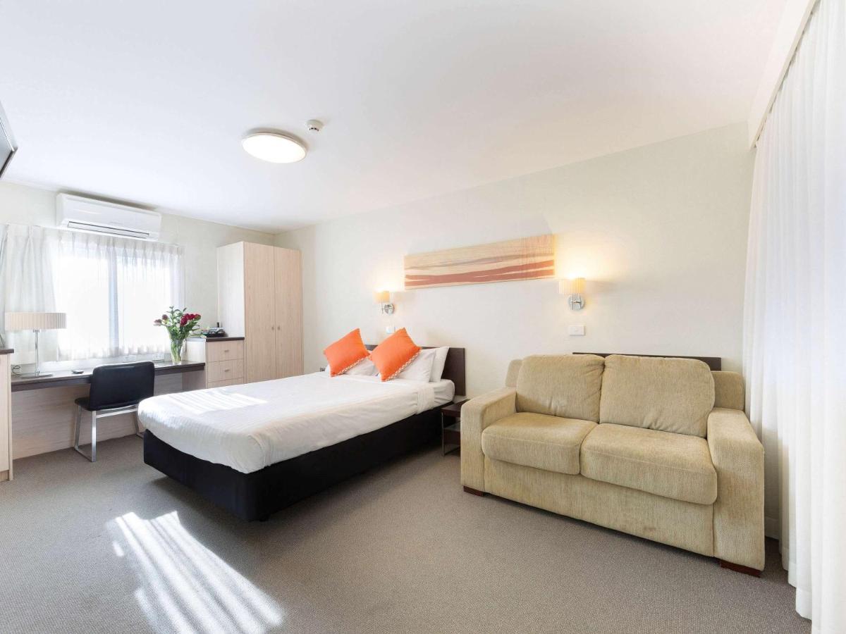 Ibis Styles Canberra Tall Trees Exterior photo