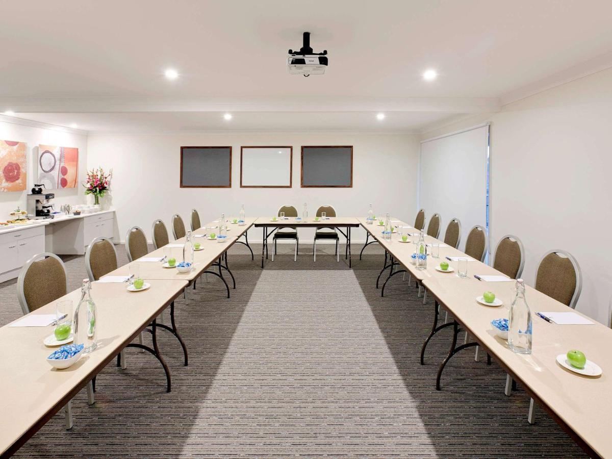 Ibis Styles Canberra Tall Trees Exterior photo